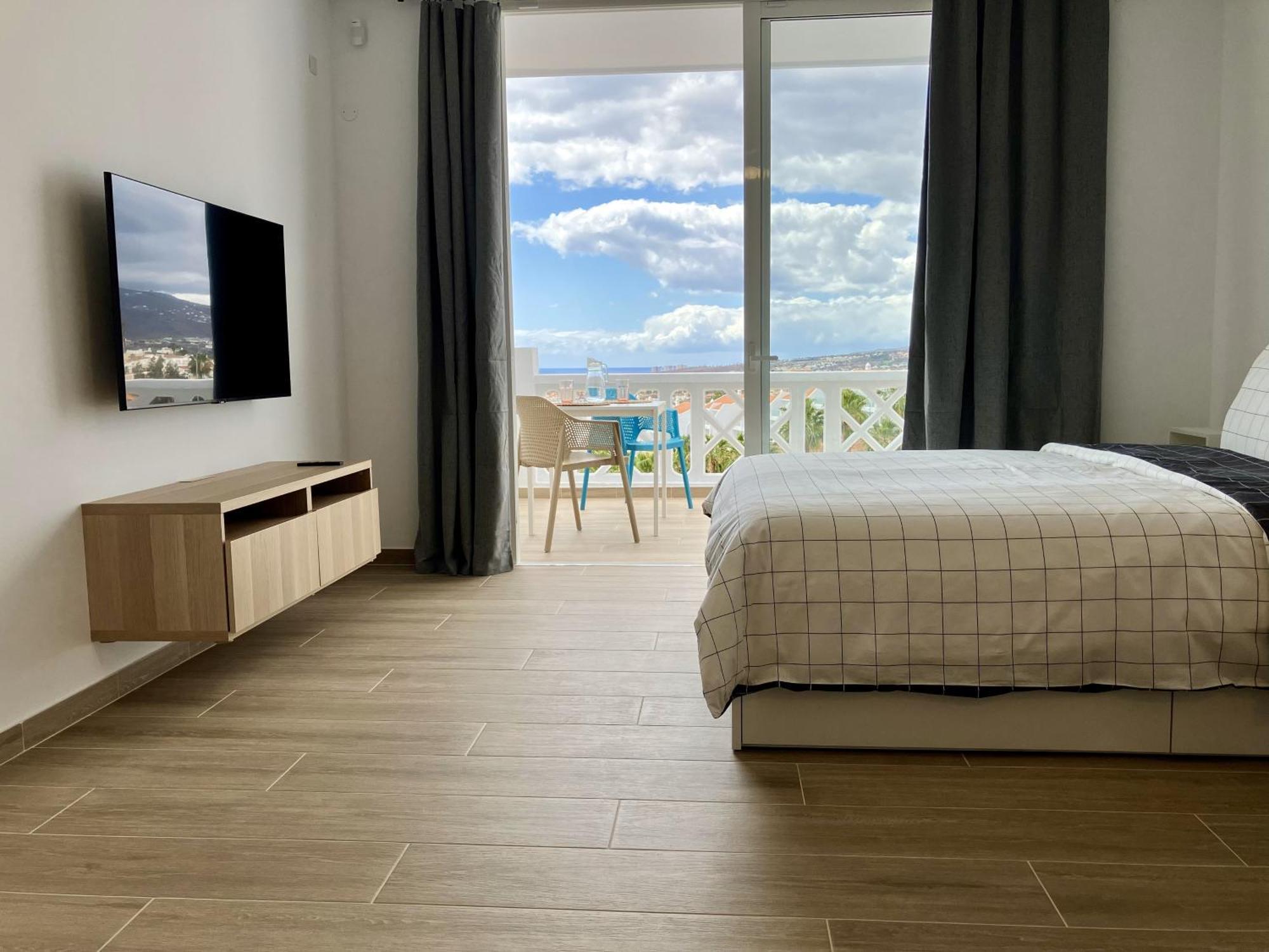 Costa Adeje - Modern Apartment With Terrace Views Of Ocean & Sunset Kültér fotó